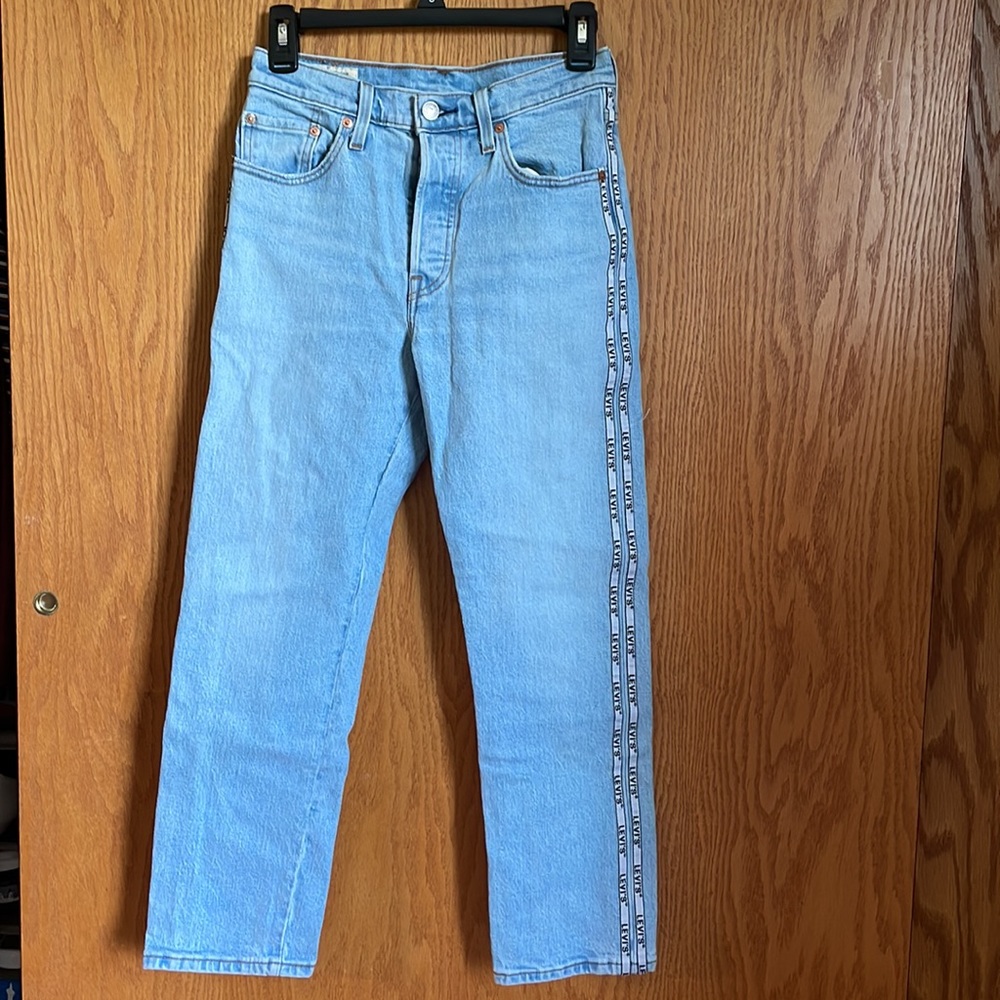 Highwaisted, Lightwash Levi Jeans